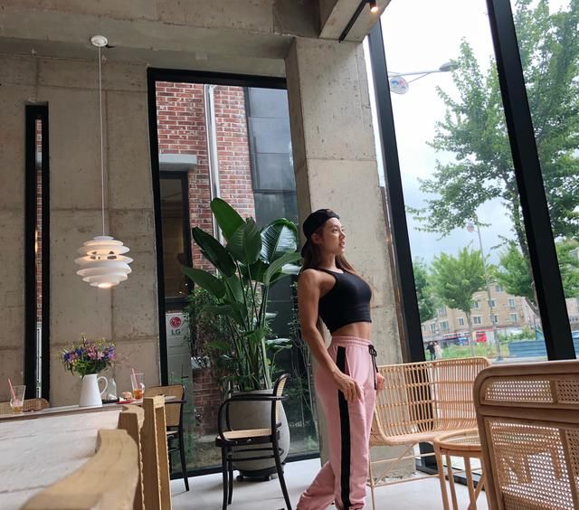 健身房穿高跟鞋，秀身材秀出了新高度，别有一番风味