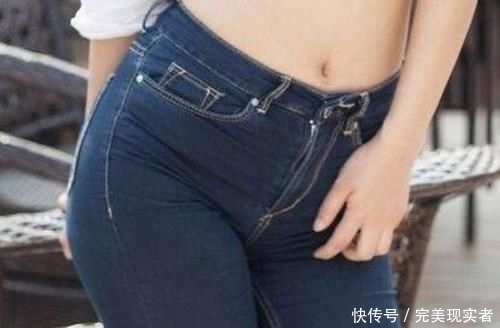 优美■牛仔裤美女,看起来有日韩潮流风格,展现出线条的优美!