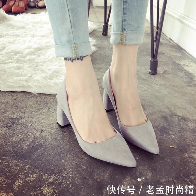  『夏季』夏季凉拖虽百搭却随意，选上尖头鞋更显气质！