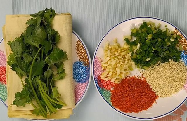  「营养」鲜香麻辣的凉拌豆皮，营养低脂，好吃下饭，相当简单的居家美食