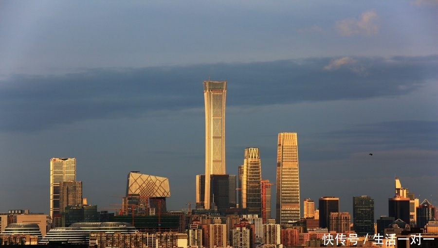 从不同地点眺望北京第一高楼中国尊，造价240亿，可供1.2万人办公