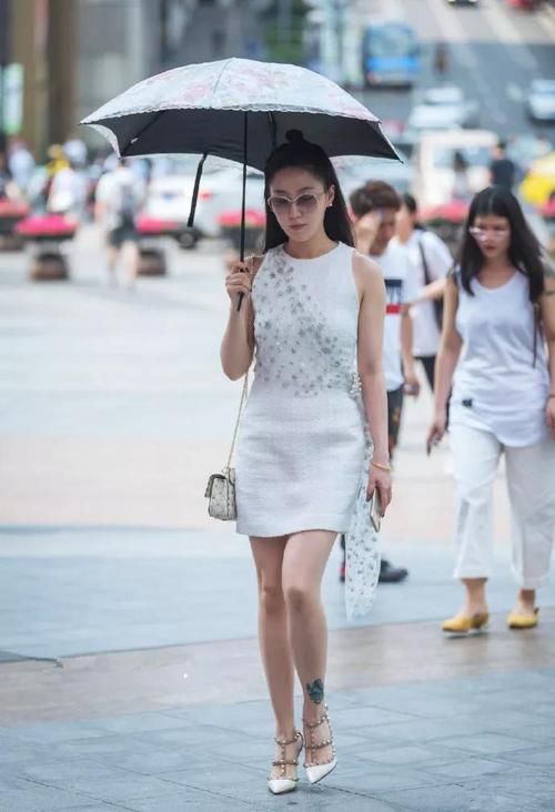 女人味|女性穿上高跟鞋,让自己看上去更有女人味