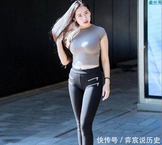  [紧身裤]两位美女，都是一身紧身装，美的却不同
