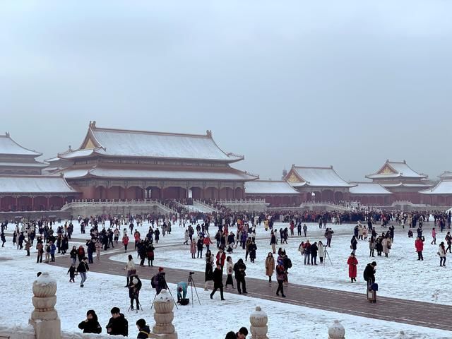 初雪照片刷爆网络,8W门票瞬间售罄,本文带你看看“无滤镜”故宫