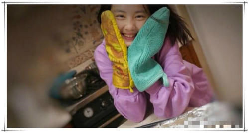  『不买账』黄磊女儿多多化妆貌美像精灵，网友却不买账：太早接触社会