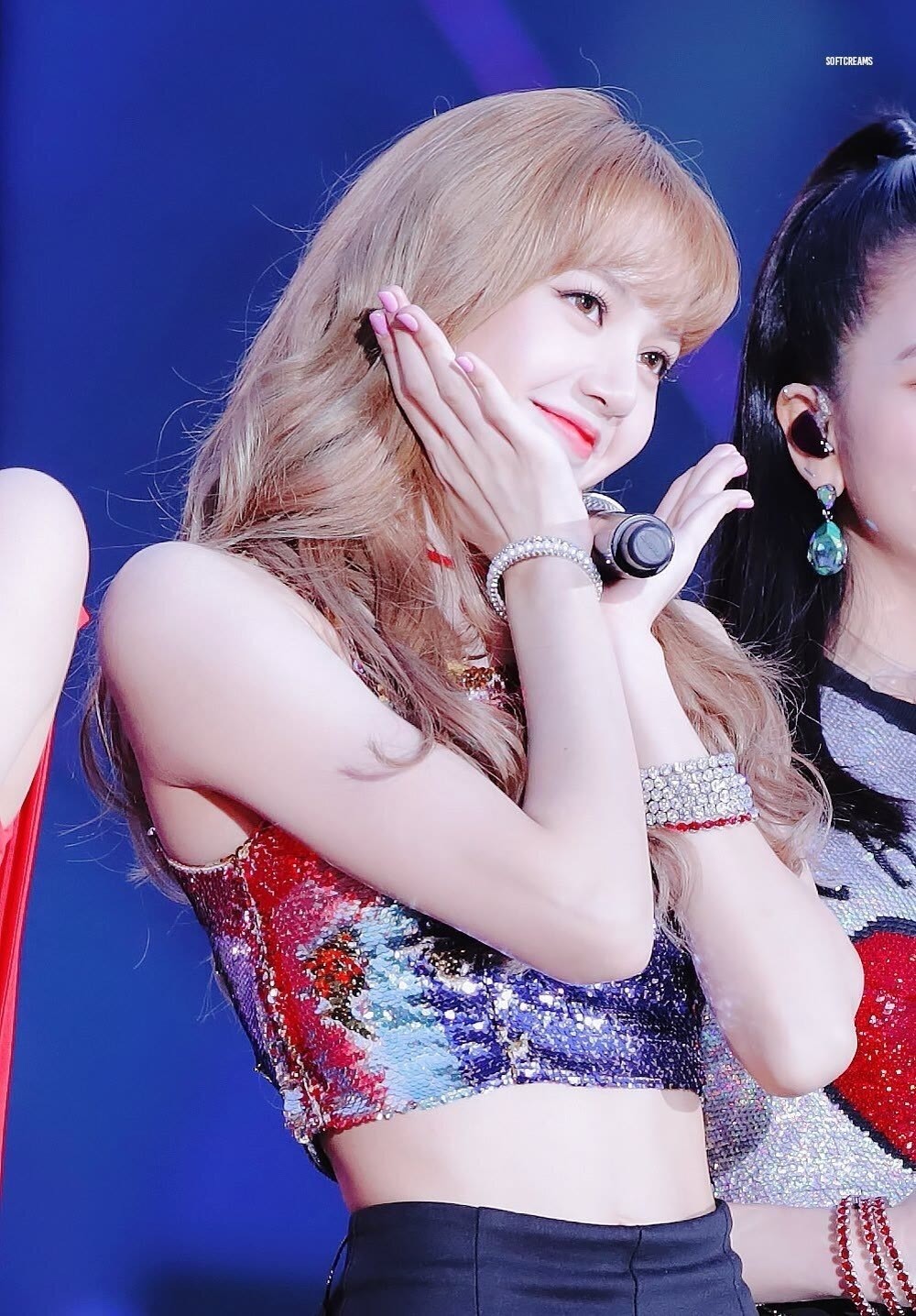 #美腿#35图:Lisa的神仙身材,让羡慕的蜂腰美腿,性感完美的比例