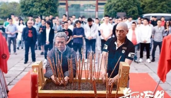  『出演』73岁的他再次出演电影《奇门遁甲》，年事虽高，却从不用替身