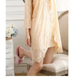 知道女人睡觉非得穿睡衣？看看她们怎么穿，性感舒适又冰凉