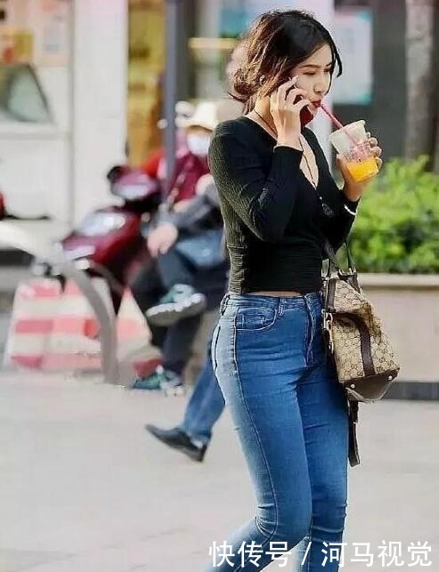  回头率@街拍美女图片，温文尔雅谁人不爱？回头率很高