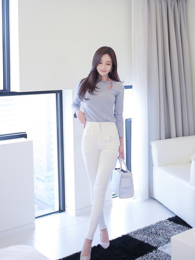 穿牛仔裤的美女，小姐姐展现出傲人的身材