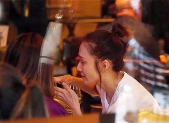 女神失威！王君馨素颜惊现熊猫眼