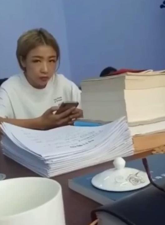 快手：二驴账号解封开始疯狂秒榜，王小佳威胁网友，小伊伊否认迪