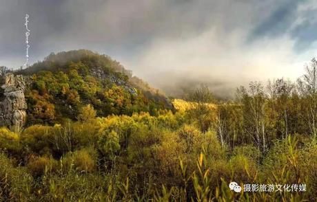 轻纱缦舞风染秋，闲来看山云上游