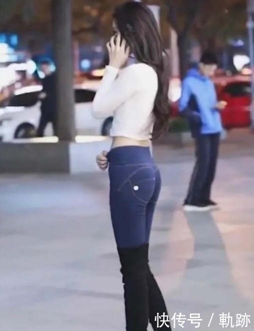  「衬托使得身材高挑」九头身的“无痕裤”美女，柳腰长腿可谓应有尽有