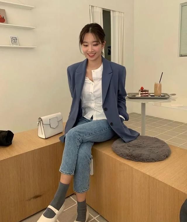  「春天」西装+吊带，春天这样穿太气质了！