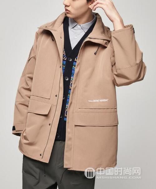  【风衣内搭】男生穿风衣穿什么内搭好看 不同的搭配穿出不同风格