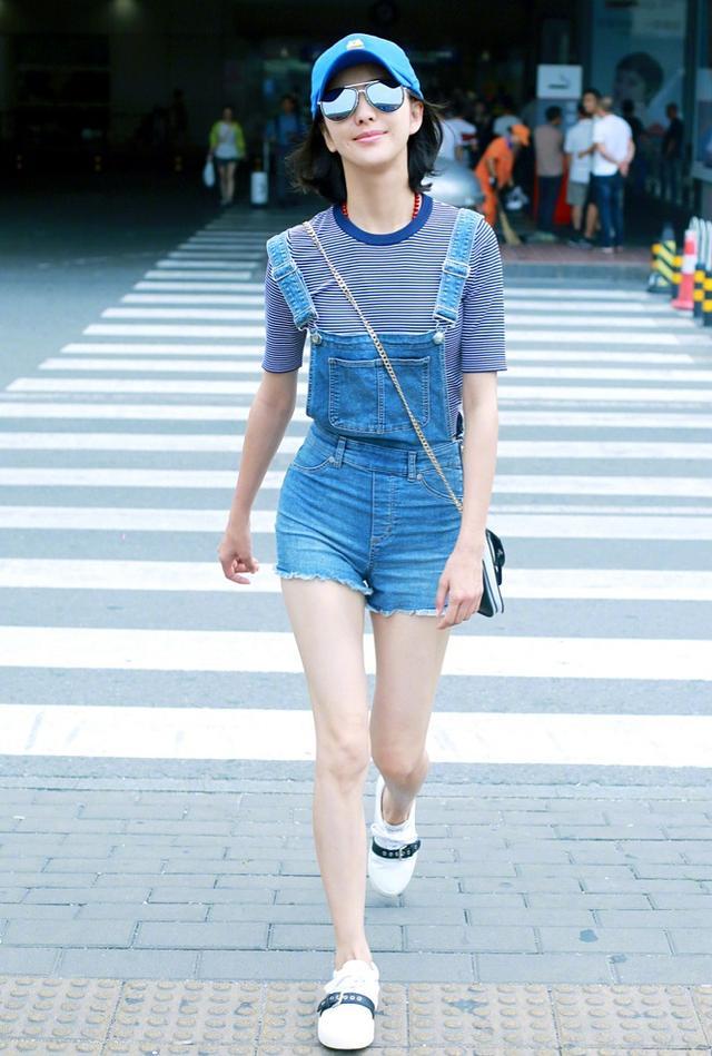 佟丽娅穿错衣服，连体短裤下半身全是“圈”，勒那么紧不疼吗