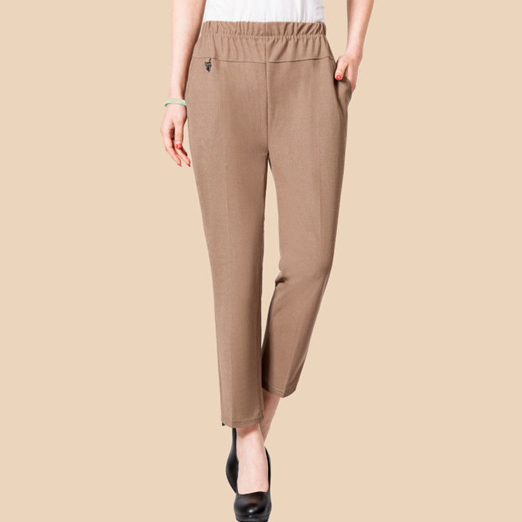 厉害了我的妈妈，秋天这样穿出门，瞧着比大姑娘还嫩美的多