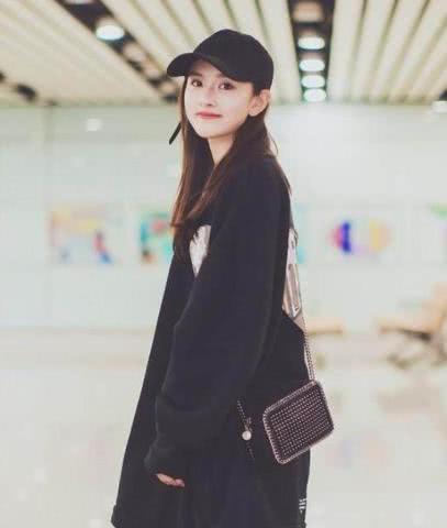 宋祖儿与张天爱两人美女一同出台，差距立马出来了！