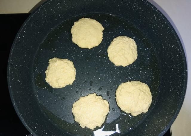 『豆渣』很多人不吃这东西,通常把它当垃圾扔掉,不懂这样吃扔掉太可惜了