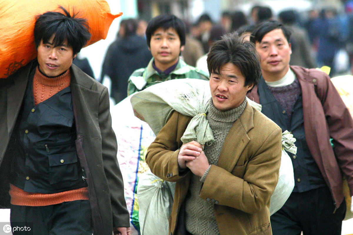 未来5年，进城打工的70、80、90后各将面临2个难题，早准备早解决