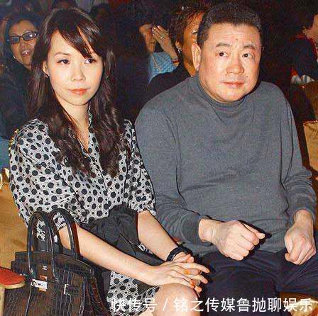  #刘銮雄#43岁吕丽君近照曝光，身材远胜甘比，曾距刘銮雄“正宫”一步之遥