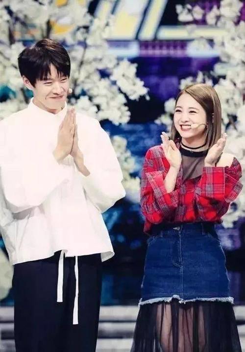 裙子这样穿到底好看不好看？你说了算！