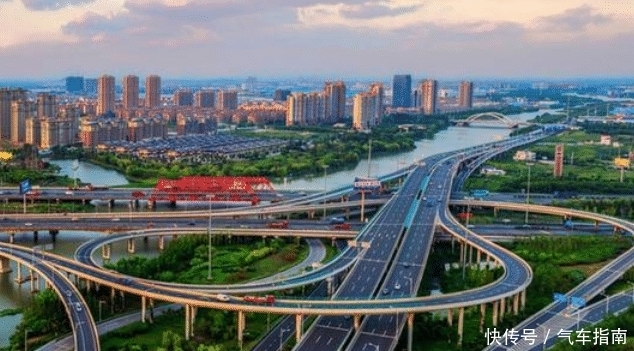 江苏最有潜力的城市,GDP破万亿元,有望跻身新一线城市