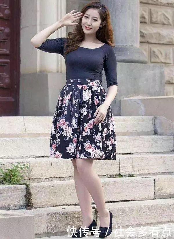 紧身T恤的丰满辣妈, 成熟女人味真好