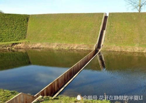 全球最奇葩的三座桥,船在桥上跑,人在水里走,还有一个要跳着过