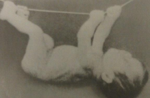 薛之谦高调宣布当爸，娱乐圈未获一人祝福，网友:请放开那只手