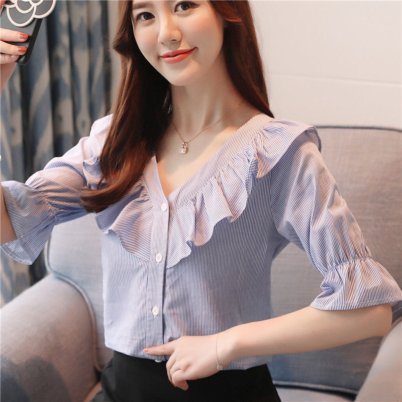 刚上市的新款小衫，一款比一款显嫩吸睛，随便穿都很美