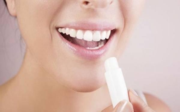  「轻轻松松」女生床头常备这些，肌肤会变得白皙嫩滑，轻轻松松变身女神！