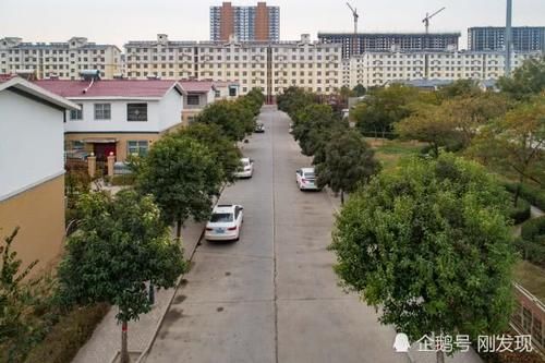  #规模#航拍五万人居住，三十三个村庄组成的最大别墅村，规模大