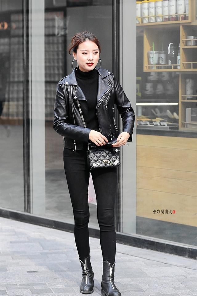 美女■初春时节,美女选择打底裤,身轻如燕,“春风十里不如你”