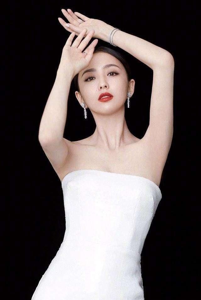  「梨涡」丫丫醇酒美人，梨涡醉人心！