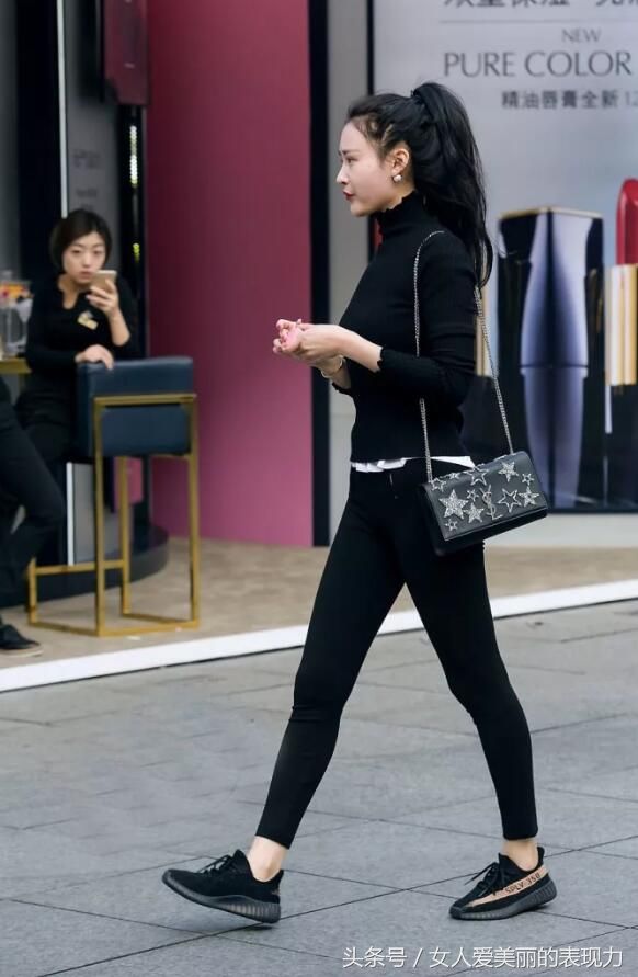 街拍:要说吸引人的打底裤，我觉得还是图3穿出了不一样的风格