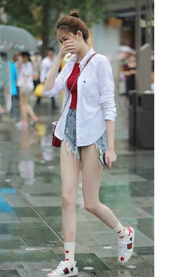  【白鞋】纯色袜配不起古驰小白鞋，只有“甜心袜”有资格，看了少女心炸裂