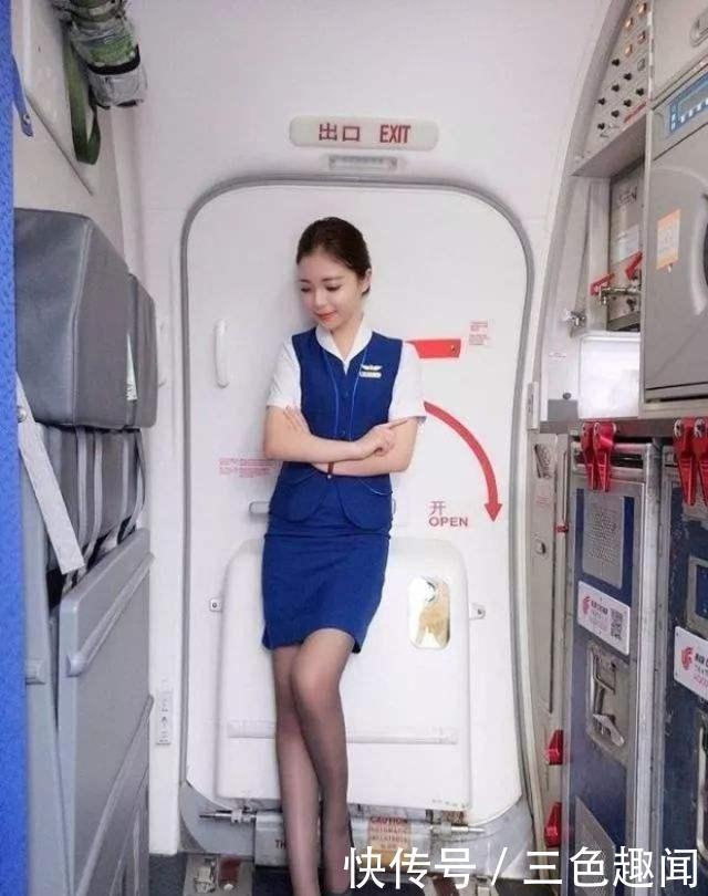 空姐为什么要穿职业装和丝袜