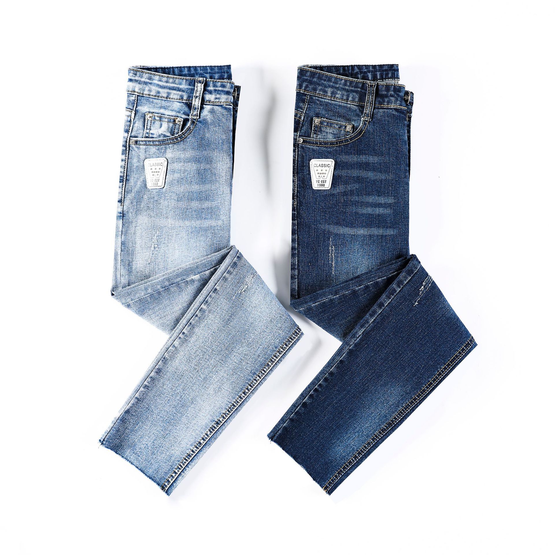 女生不要总穿裙子了，经典的牛仔裤百搭时尚，让你更有魅力