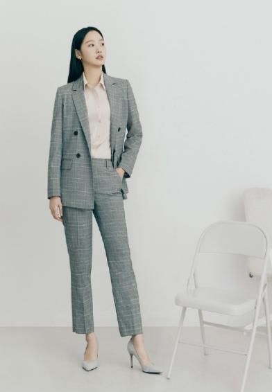  衬衫■金高银总算高姿态，新发型黑发髻好整洁，岗位西服又美又飒