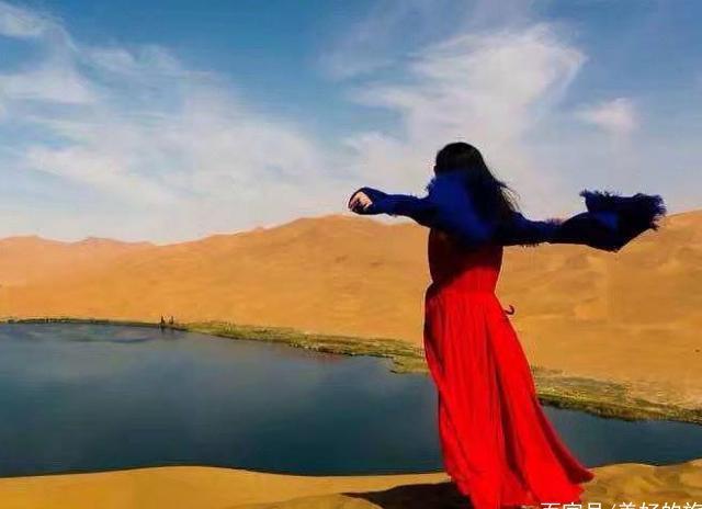 我国“睡觉最晚”地方：晚上9点多日落，半夜12点美女仍遍布街头