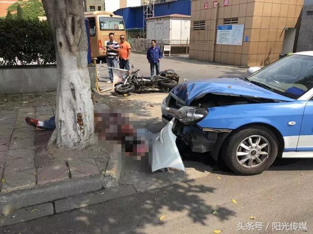 泰山路车祸驾驶员当场死亡,脑浆都出来了丨森