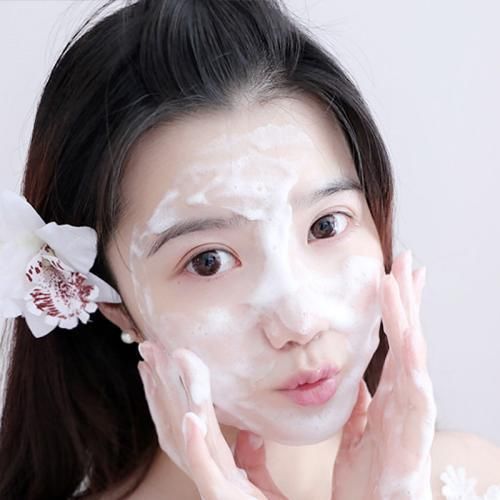 脸刚湿水就用洗面奶?要注意这两点!我总忽略，难怪毛孔越来越大