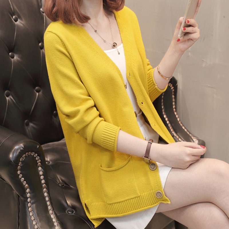 别再穿紧身裤了，太土!有一种糖果色开衫，上身爸妈都说清新减龄