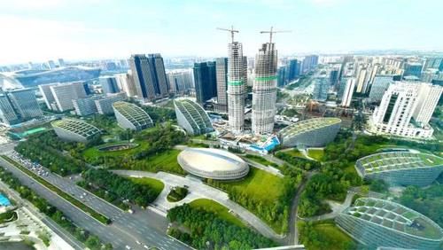 国内最宜居的3个城市比拼：杭州、青岛和成都，未来谁能脱颖而出