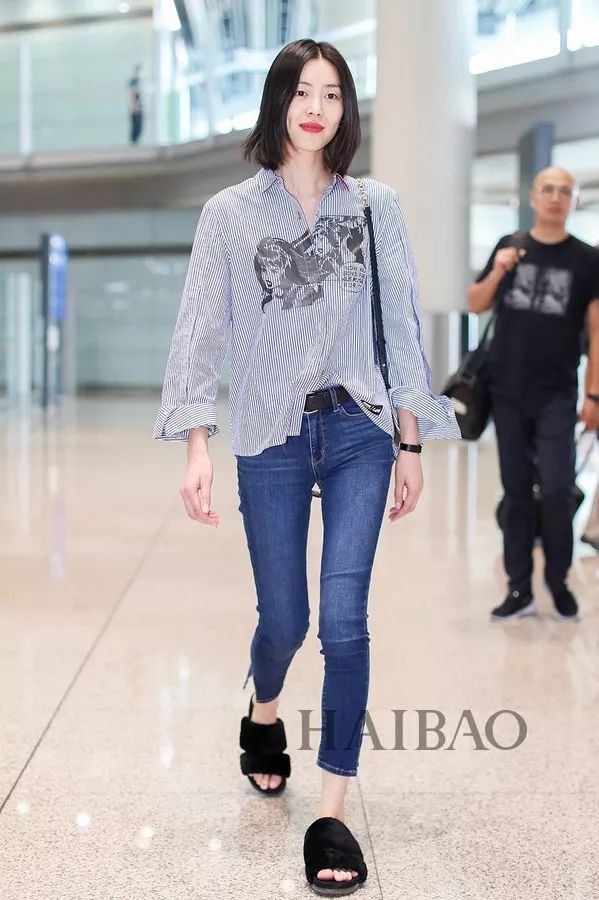 李小璐高调复出靠母女装扮嫩?刘雯一裤两穿太会搭…【海报街拍】