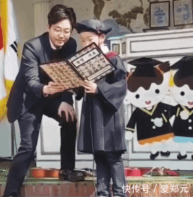 孩子是父母背后的