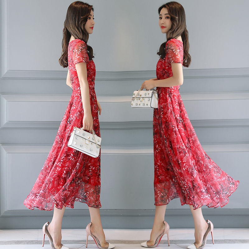 去旅游穿洋气“飘飘裙”，女人味和气质瞬间上升，路人挪不开眼