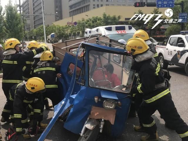 [没想到]消防员车祸现场救出伤员，没想到竟是自己的岳父岳母